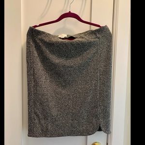 LOFT gray skirt never worn size L.